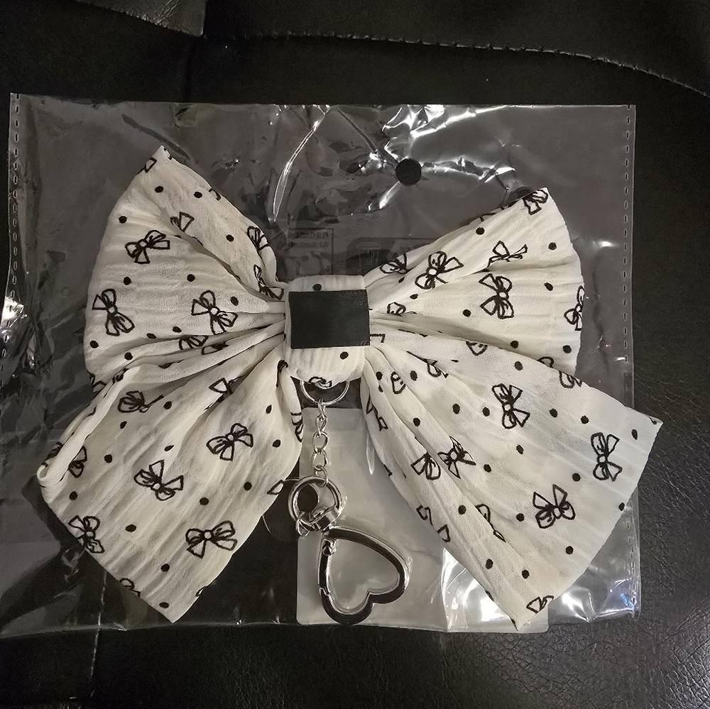 Charming White and Black Bow Keychain for Kids